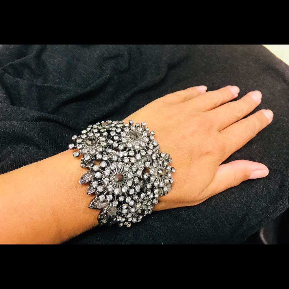 Large rhinestone fashion bracelet!